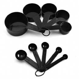 8 piece black plastic measuring cups and measuring spoon set with stainless steel handle